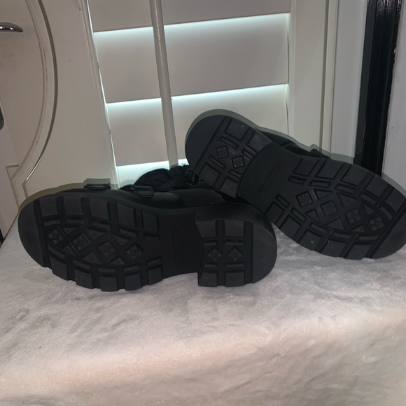 Kendall and Kylie Black Winter Puffer Boot - Picture 3 of 3